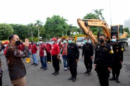 Wali Kota Surabaya berangkatkan 60 personel ke lokasi bencana di Batu