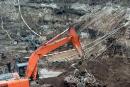 FPR Ketapang tuding ratusan ekskavator di areal PETI, Polres Ketapang sampaikan tanggapan