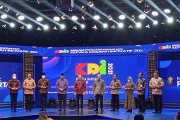 Wali Kota Ambon terima penghargaan Kepala Daerah Inovatif 2021, kerja keras patut dihargai