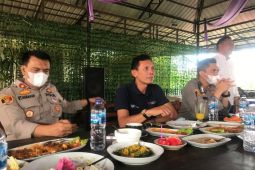 Kapolres Tapsel ajak rekan wartawan ikut vaksinasi