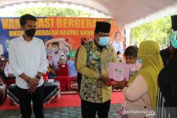 Bupati Saidi sampaikan cakupan vaksinasi kepada Gubernur Kalsel