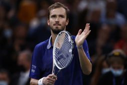 Medvedev kalahkan Zverev, kembali bertemu Djokovic di final Pars Masters