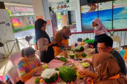 LKP Dahlia Culinary Class berbagi ilmu mengukir sayur dan buah