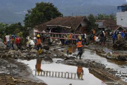 PLN Perbaiki Jaringan Listrik di Lokasi Bencana