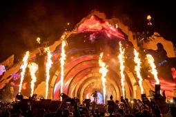 Travis Scott buka suara setelah delapan penonton tewas di konsernya