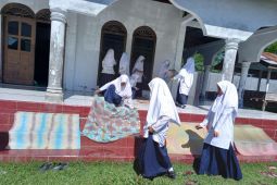 Ini yang dilakukan siswa SMP Nurul Islam Paloh, Pidie