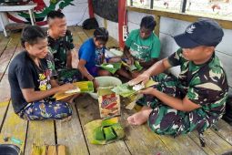 Satgas TNI ajarkan warga perbatasan buat aneka kuliner olahan jagung