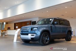 Produsen mobil Jaguar Land Rover latih karyawan beralih ke kendaraan listrik