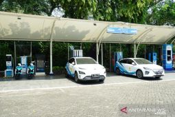 Pacu ekosistem kendaraan listrik melalui SPKLU, PLN raih penghargaan GridOto Awards 2021