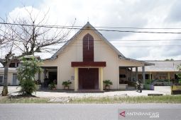 Giliran Gereja Pantekosta Deniang terima bantuan PT Timah Tbk