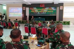 Pangdam Pattimura perintahkan jajaran gencarkan vaksinasi COVID-19, intensifkan kinerja