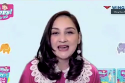 Orangtua harus "kepo",  kata Mona Ratuliu