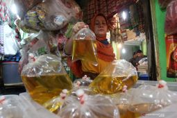 Harga minyak goreng di Kota Probolinggo naik akibat pasokan terbatas