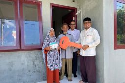Keluarga miskin di Aceh Besar dan Banda Aceh dapat rumah layak huni