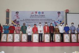 10 sekolah di Ambon terima sertifikasi ISO, patuty diapresiasi
