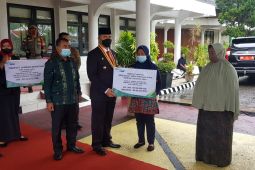 Momentum Hari Pahlawan, BPJS Ketenagakerjaan serahkan reward dan santunan kepada peserta
