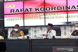 Capai vaksinasi 70 persen, Sekda Merangin beri penghargaan