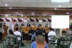 Bupati Pesisir Barat pimpin rapat persiapan pemilihan peratin