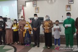 BI Jambi beri beasiswa  5 anak yatim akibat COVID-19