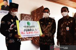 Pemprov Kaltim serahkan hadiah juara lomba desa digital