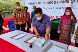 Astra Motor Kalbar tanda tangani MoU dengan SMK Bina Utama Pontianak