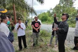Singkawang pasang aliran listrik di daerah Mantoman