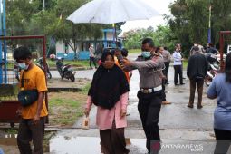 Meski Hujan Rintik, Masyarakat Tanjabtim tetap antusias jalani vaksin