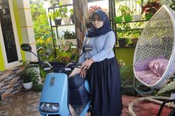 Biaya super irit, Handayani beralih ke motor listrik