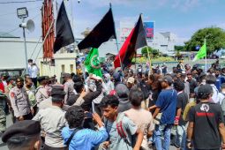 Mahasiswa turun ke jalan minta kelangkaaan BBM di Malut bisa diatasi