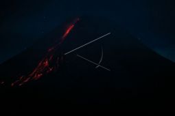 Gunung Merapi luncurkan  35 kali guguran lava pijar pada Senin pagi