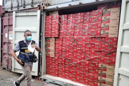 Bea Cukai Manokwari periksa 5 Kontainer bir tujuan kabupaten Bintuni