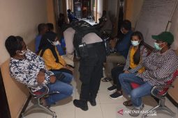 Operasi Pekat Siwalima Polda Maluku amankan 14 orang dari penginapan, ada mahasiswa sampai suami orang