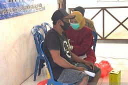Ratusan warga Desa Mantimin antusias ikuti vaksinasi COVID-19
