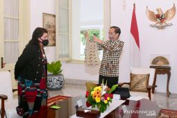 Presiden Jokowi beri hadiah "noken" Papua kepada Menlu Selandia Baru
