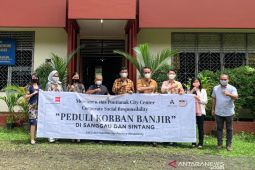 Peduli korban banjir di Kalbar, Hotel Mercure dan Ibis Pontianak City Center salurkan bantuan