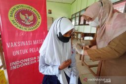 Vaksinasi BIN Kalsel bikin siswa sadar manfaat vaksin