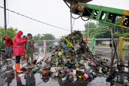Warga Surabaya diimbau tingkatkan kewaspadaan antisipasi curah hujan tinggi