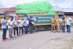 GAPKI Kalbar kembali salurkan 3.000 paket sembako dan 15 ton beras