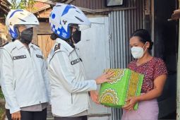 Polda kerahkan Polwan Presisi edukasi prokes saat Operasi Zebra