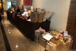 Ratusan kado dari penggemar bulu tangkis penuhi lobi hotel lokasi IBF 2021