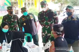 Polisi Asahan gelar  vaksinasi COVID-19 dengan sambangi rumah warga