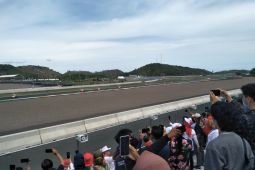 Kru dan pebalap WSBK Mandalika mulai tiba di Lombok