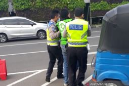 Polantas selamatkan pengemudi ojek yang pingsan akibat sesak nafas