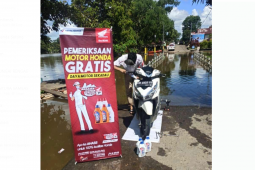 Cek motor gratis, Honda Kalbar bantu korban terdampak banjir