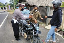 Petugas razia kendaraan berknalpot bising di Garut