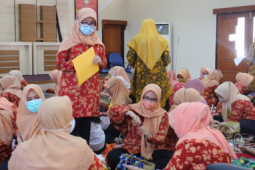 DWP Provinsi Jambi gelar lomba ekonomi kreatif menghias tas anyaman