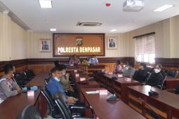 Polisi di Bali panggil para pedagang terkait WNA viral berseragam Polri
