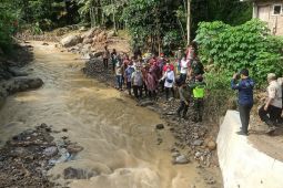 Mensos antar bantuan kemanusiaan  ke lereng Sibolangit