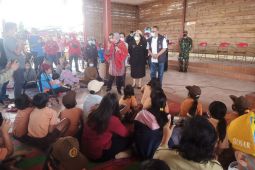 Mensos gelorakan semangat wirausaha  korban erupsi Sinabung