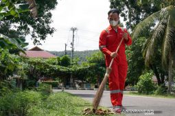 Petugas Kebersihan di Bangka Terima Seragam Baru dari PT Timah